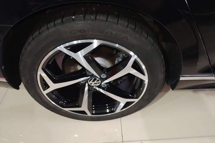 Used Volkswagen Magotan 2023 2 Million Units Limited Edition 330TSI DSG Leading Version Right Rear Wheel Hub