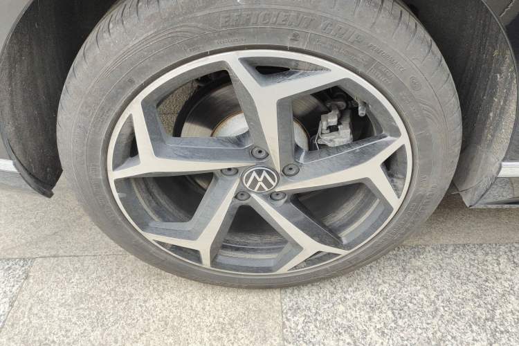 Used Volkswagen Magotan 2023 2 Million Units Limited Edition 330TSI DSG Leading Version Right Rear Wheel Hub