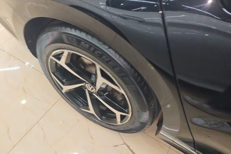 Used Volkswagen Magotan 2023 2 Million Units Limited Edition 330TSI DSG Leading Version Right Rear Wheel Hub