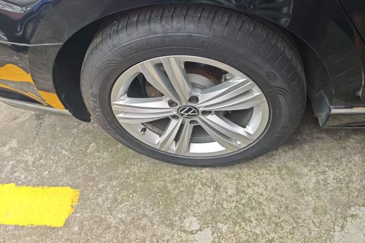 Used Volkswagen Magotan 2023 2 Million Units Limited-Edition 280TSI DSG Comfort Version Right Rear Wheel Hub