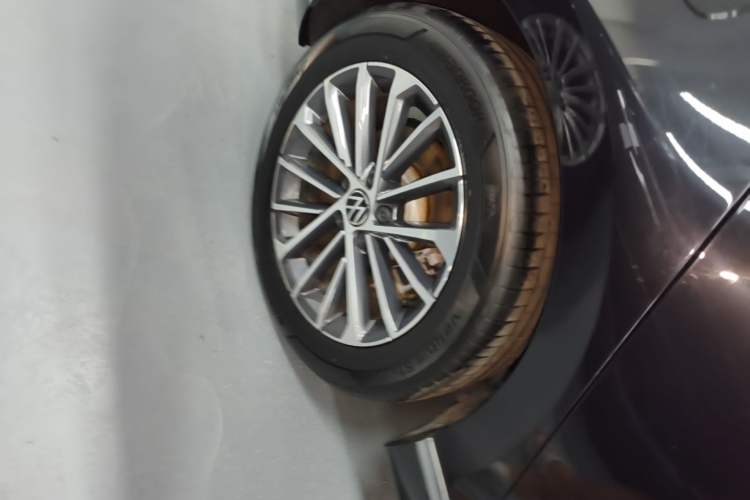 Used Volkswagen Magotan 2023 2 Million Units Limited Edition 330TSI DSG Leading Version Right Rear Wheel Hub