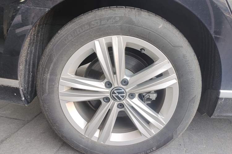 Used Volkswagen Magotan 2023 2 Million Units Limited-Edition 280TSI DSG Comfort Version Right Rear Wheel Hub