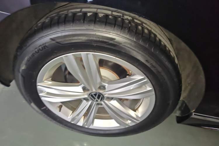 Used Volkswagen Magotan 2023 2 Million Units Limited-Edition 280TSI DSG Comfort Version Right Rear Wheel Hub
