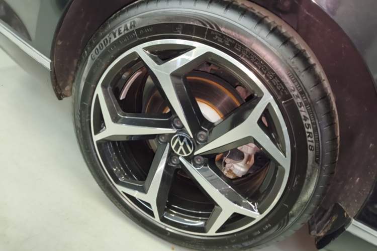 Used Volkswagen Magotan 2023 2 Million Units Limited Edition 330TSI DSG Leading Version Right Rear Wheel Hub