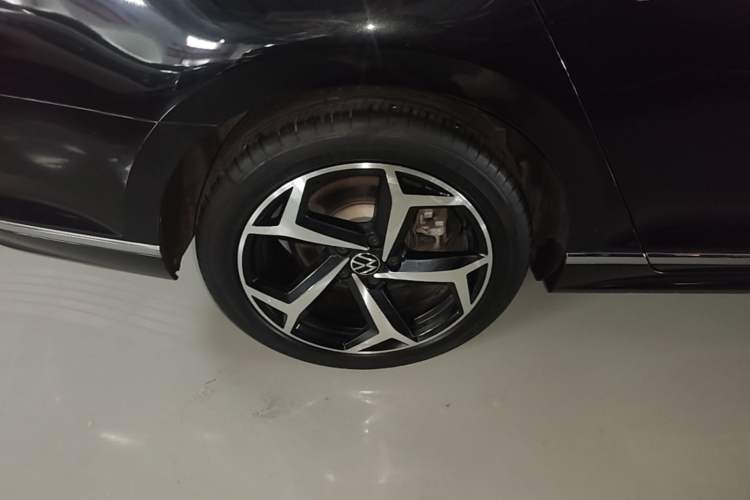 Used Volkswagen Magotan 2023 2 Million Units Limited Edition 280TSI DSG Leading Version Right Rear Wheel Hub
