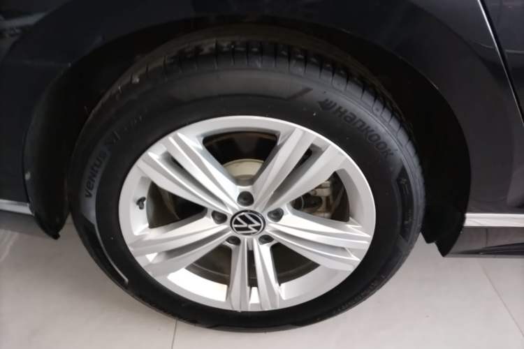 Used Volkswagen Magotan 2023 2 Million Units Limited-Edition 280TSI DSG Comfort Version Right Rear Wheel Hub