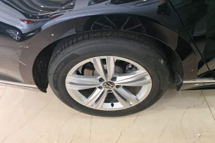 Used Volkswagen Magotan 2023 2 Million Units Limited-Edition 280TSI DSG Comfort Version Right Rear Wheel Hub