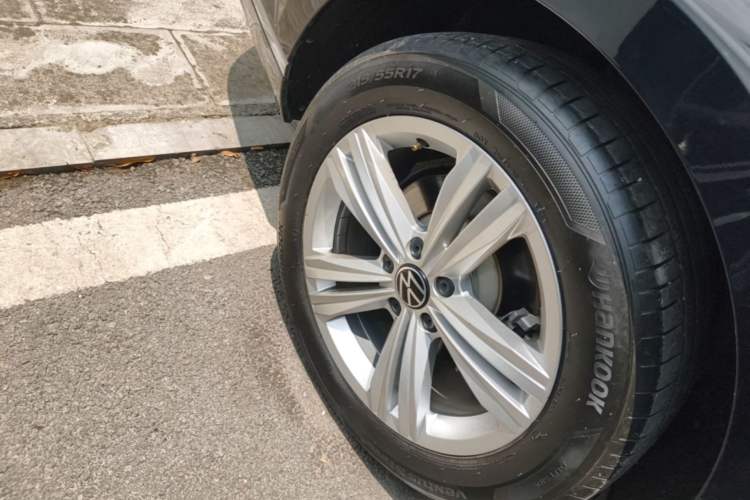 Used Volkswagen Magotan 2023 2 Million Units Limited-Edition 280TSI DSG Comfort Version Right Rear Wheel Hub