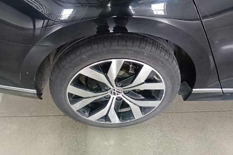 Used Volkswagen Magotan 2023 2 Million Units Limited Edition 330TSI DSG Leading Version Right Rear Wheel Hub