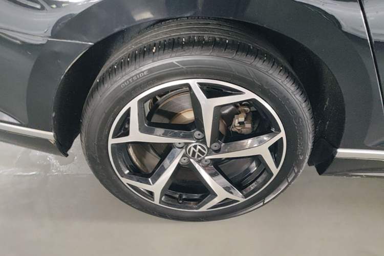 Used Volkswagen Magotan 2023 2 Million Units Limited Edition 330TSI DSG Leading Version Right Rear Wheel Hub
