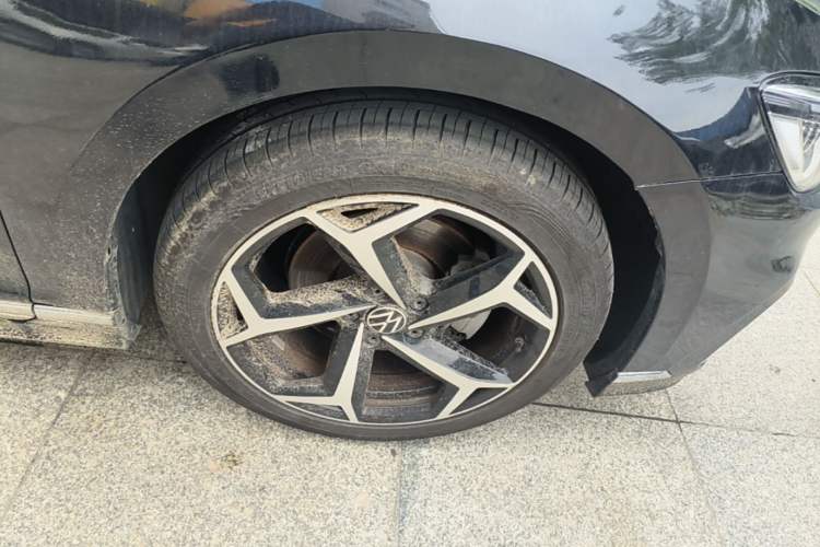Used Volkswagen Magotan 2023 2 Million Units Limited Edition 330TSI DSG Leading Version Right Rear Wheel Hub