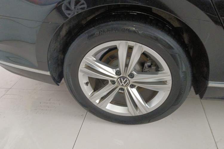 Used Volkswagen Magotan 2023 2 Million Units Limited-Edition 280TSI DSG Comfort Version Right Rear Wheel Hub
