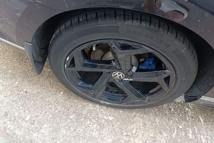 Used Volkswagen Magotan 2023 2 Million Units Commemorative Edition 330TSI DSG Luxury Version Right Rear Wheel Hub