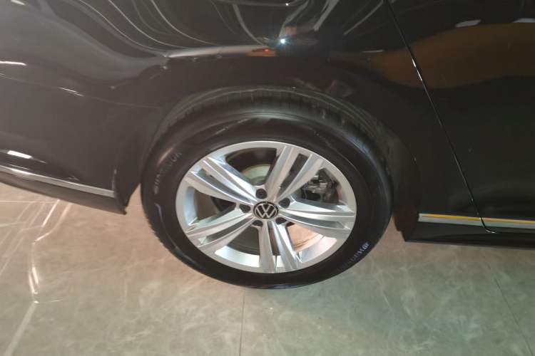 Used Volkswagen Magotan 2023 2 Million Units Limited-Edition 280TSI DSG Comfort Version Right Rear Wheel Hub