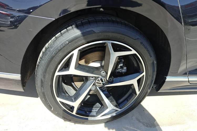 Used Volkswagen Magotan 2023 2 Million Units Limited Edition 330TSI DSG Leading Version Right Rear Wheel Hub