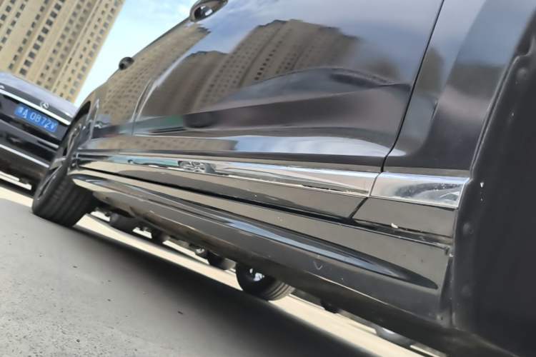 Used Volkswagen Magotan 2023 2 Million Units Commemorative Edition 330TSI DSG Luxury Version Right Side Sill