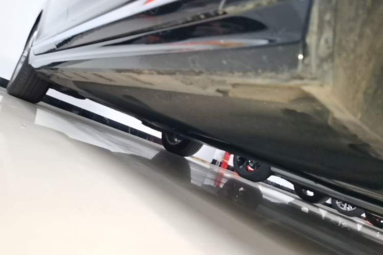 Used Volkswagen Magotan 2023 2 Million Units Limited-Edition 280TSI DSG Comfort Version Right Side Sill