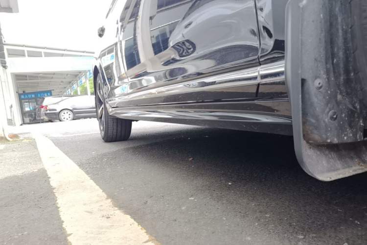 Used Volkswagen Magotan 2023 2 Million Units Limited Edition 330TSI DSG Leading Version Right Side Sill