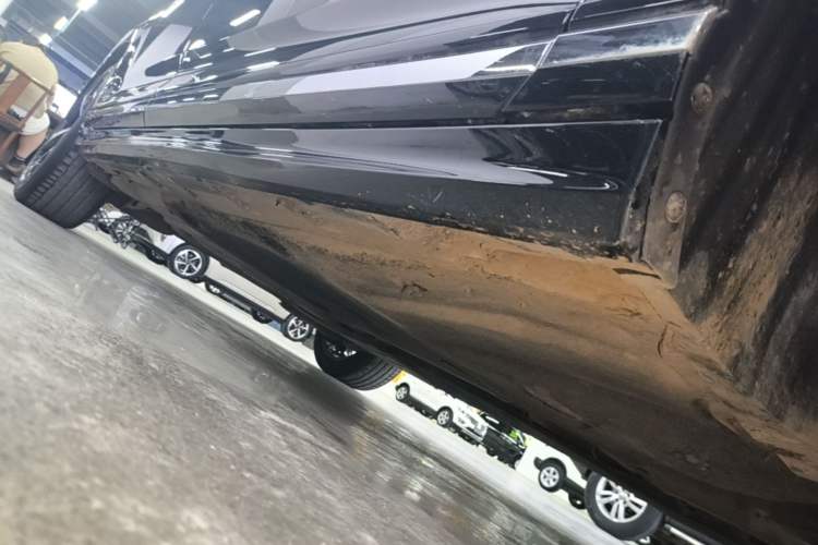 Used Volkswagen Magotan 2023 2 Million Units Limited Edition 330TSI DSG Leading Version Right Side Sill