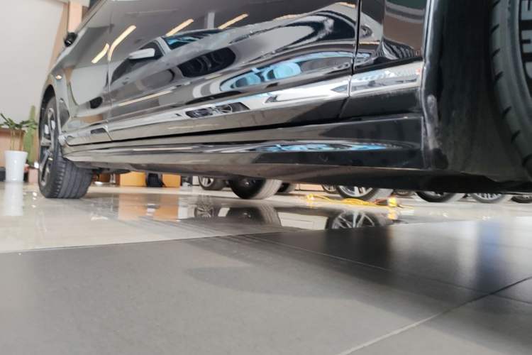 Used Volkswagen Magotan 2023 2 Million Units Commemorative Edition 330TSI DSG Luxury Version Right Side Sill