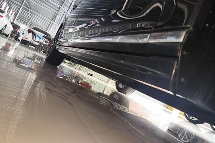 Used Volkswagen Magotan 2023 2 Million Units Commemorative Edition 330TSI DSG Luxury Version Right Side Sill