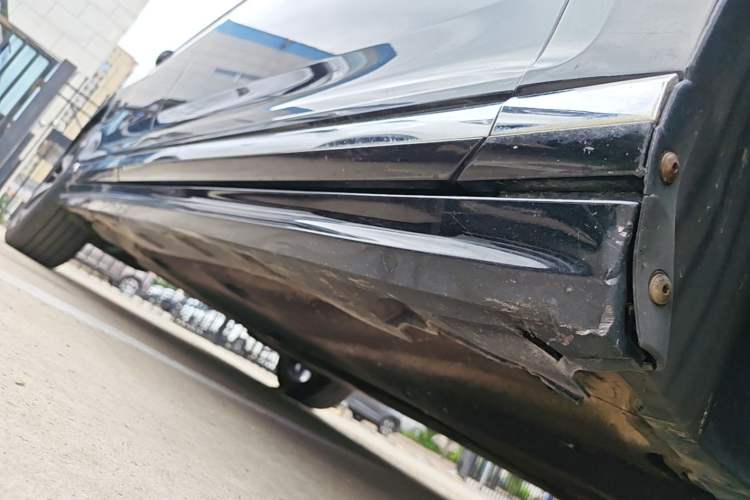 Used Volkswagen Magotan 2023 2 Million Units Commemorative Edition 330TSI DSG Luxury Version Right Side Sill