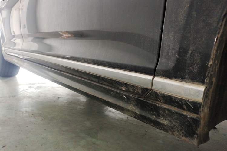 Used Volkswagen Magotan 2023 2 Million Units Commemorative Edition 330TSI DSG Luxury Version Right Side Sill