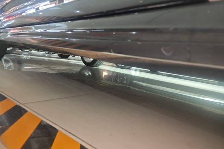 Used Volkswagen Magotan 2023 2 Million Units Commemorative Edition 330TSI DSG Luxury Version Right Side Sill
