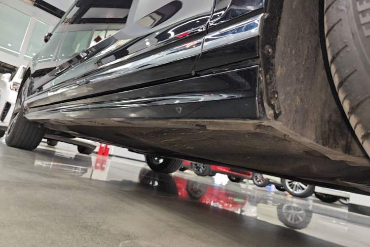Used Volkswagen Magotan 2023 2 Million Units Limited Edition 330TSI DSG Leading Version Right Side Sill