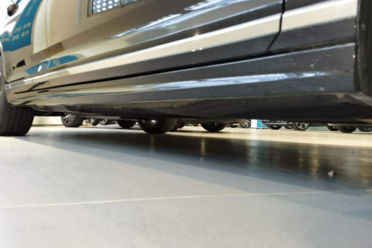 Used Volkswagen Magotan 2023 2 Million Units Commemorative Edition 330TSI DSG Luxury Version Right Side Sill