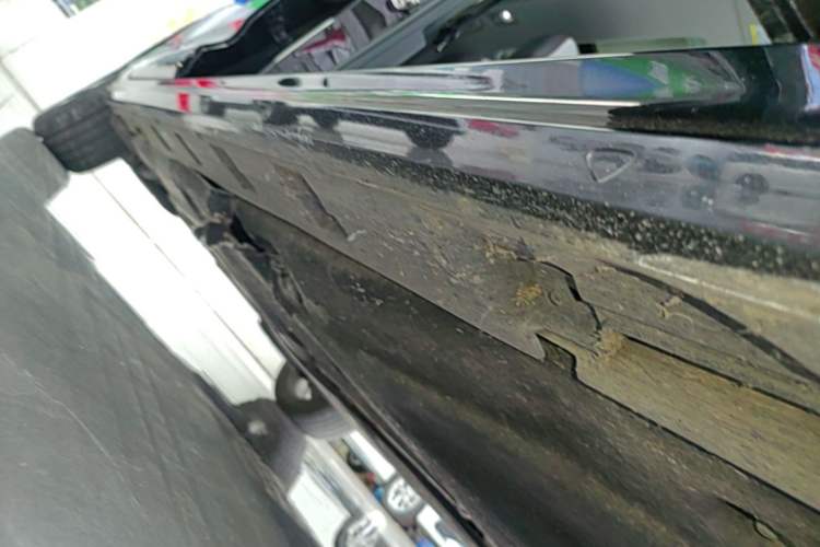 Used Volkswagen Magotan 2023 2 Million Units Commemorative Edition 330TSI DSG Luxury Version Right Side Sill