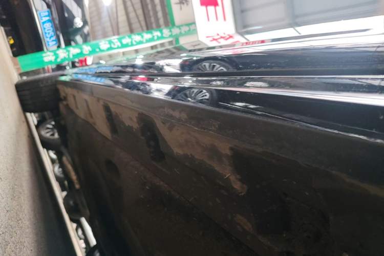 Used Volkswagen Magotan 2023 2 Million Units Commemorative Edition 330TSI DSG Luxury Version Right Side Sill