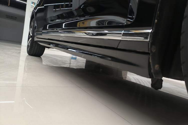 Used Volkswagen Magotan 2023 2 Million Units Commemorative Edition 330TSI DSG Luxury Version Right Side Sill