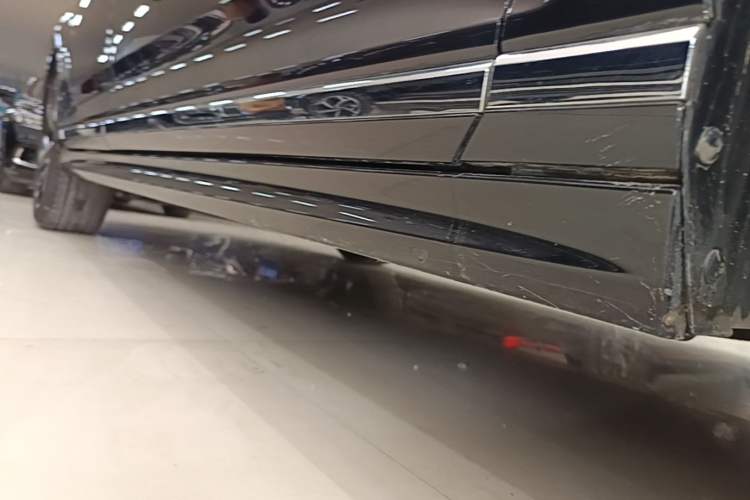 Used Volkswagen Magotan 2023 2 Million Units Commemorative Edition 330TSI DSG Luxury Version Right Side Sill