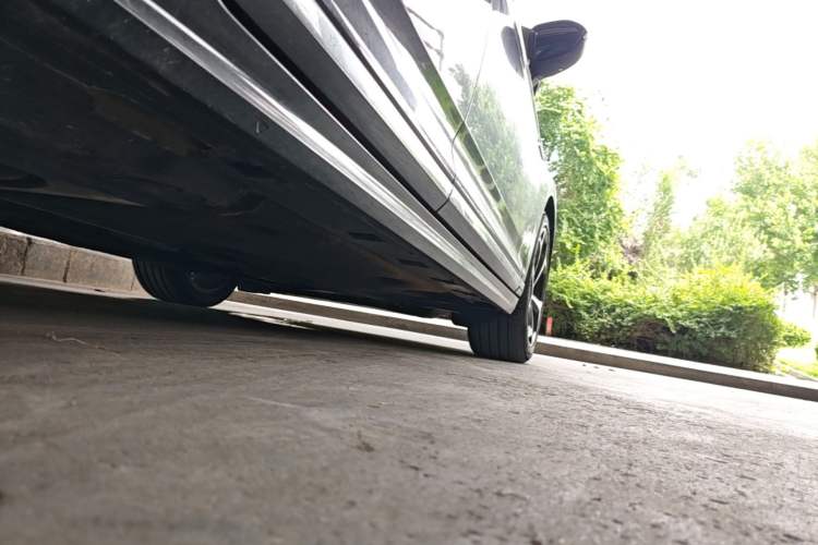 Used Volkswagen Magotan 2023 2 Million Units Limited Edition 330TSI DSG Leading Version Right Side Sill