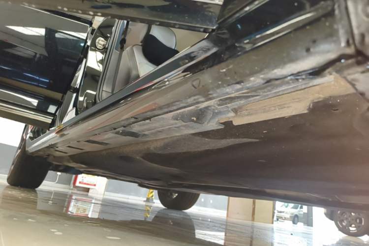 Used Volkswagen Magotan 2023 2 Million Units Commemorative Edition 330TSI DSG Luxury Version Right Side Sill