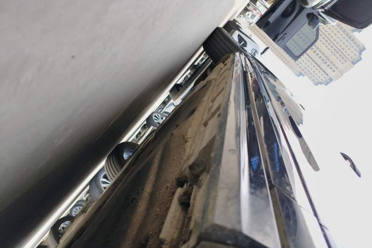 Used Volkswagen Magotan 2023 2 Million Units Commemorative Edition 330TSI DSG Luxury Version Right Side Sill