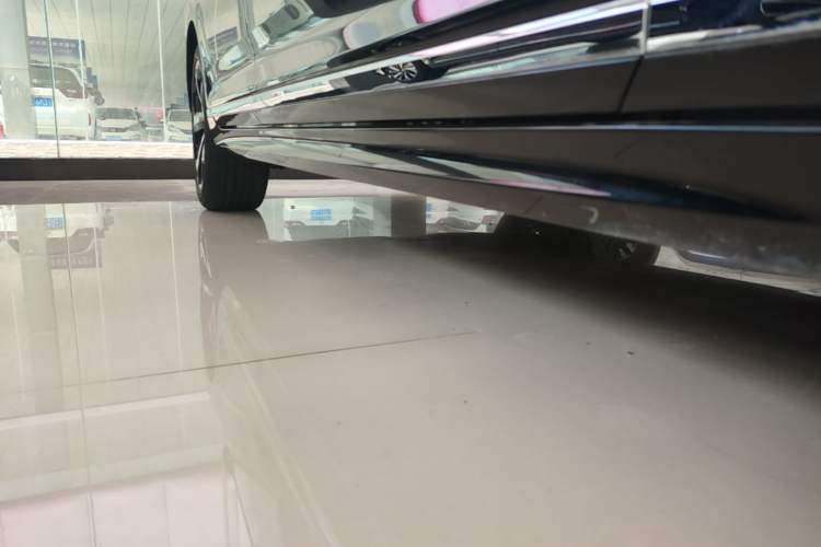Used Volkswagen Magotan 2023 2 Million Units Commemorative Edition 330TSI DSG Luxury Version Right Side Sill