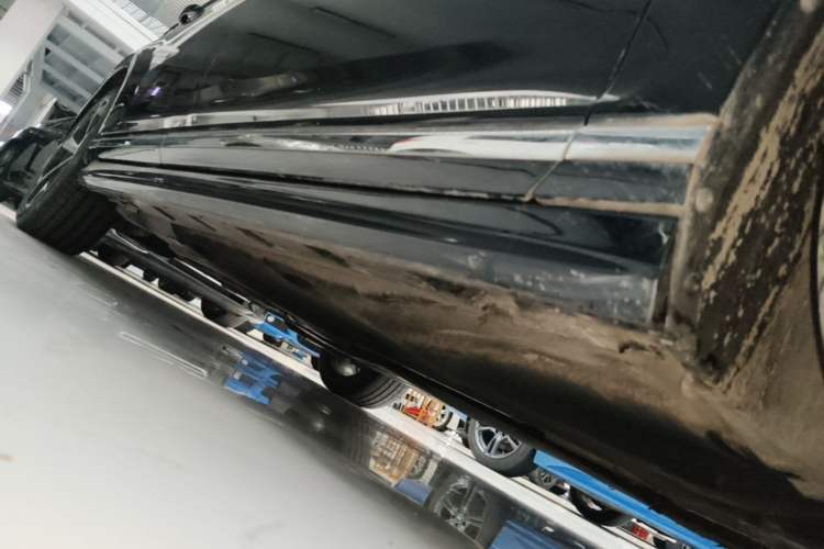 Used Volkswagen Magotan 2023 2 Million Units Commemorative Edition 330TSI DSG Luxury Version Right Side Sill