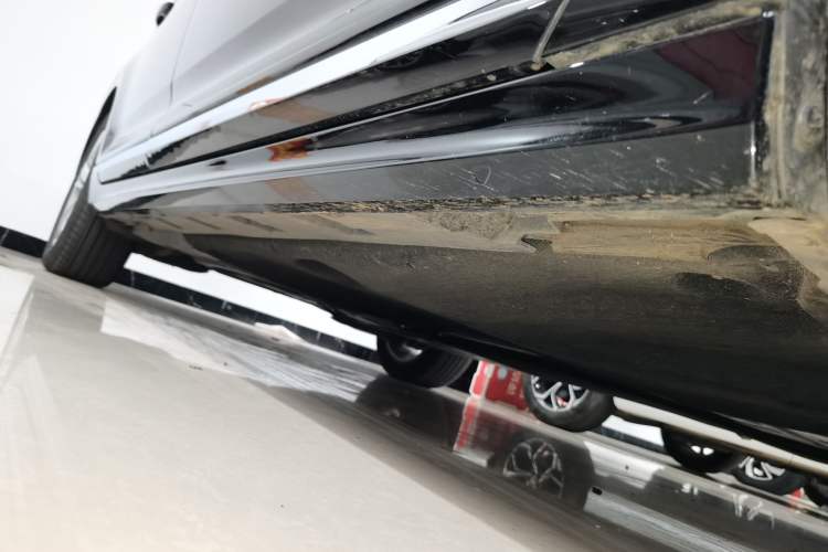 Used Volkswagen Magotan 2023 2 Million Units Limited-Edition 280TSI DSG Comfort Version Right Side Sill