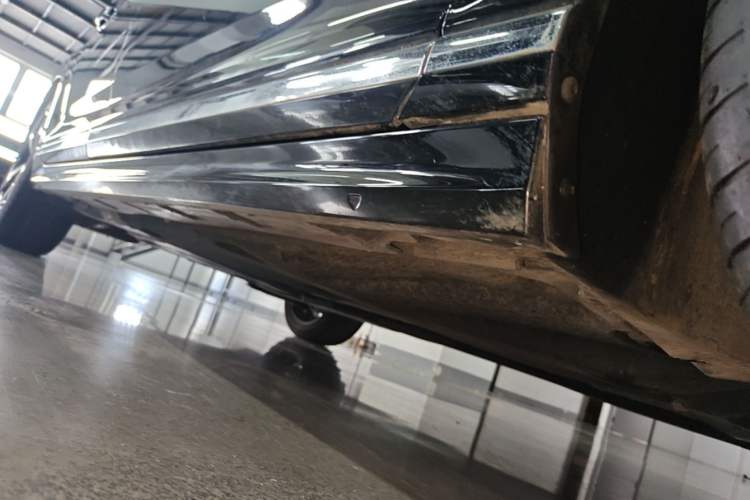 Used Volkswagen Magotan 2023 2 Million Units Commemorative Edition 330TSI DSG Luxury Version Right Side Sill
