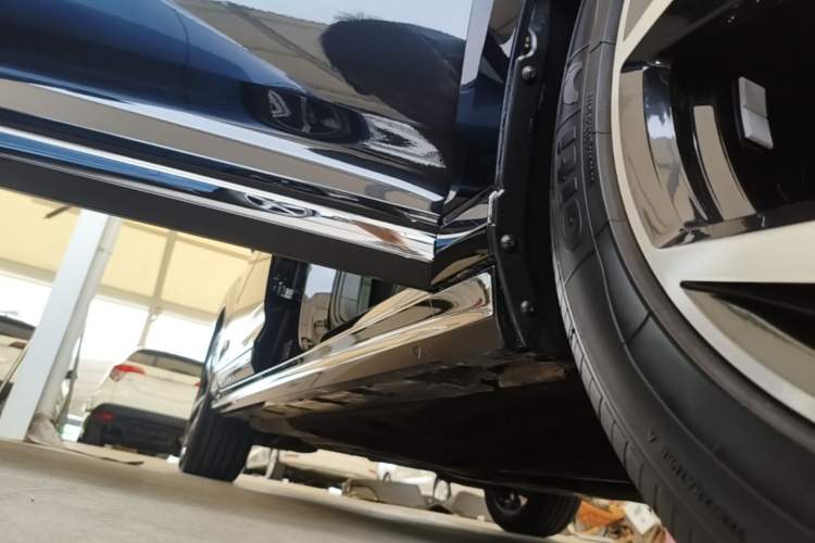 Used Volkswagen Magotan 2023 2 Million Units Limited Edition 330TSI DSG Leading Version Right Side Sill