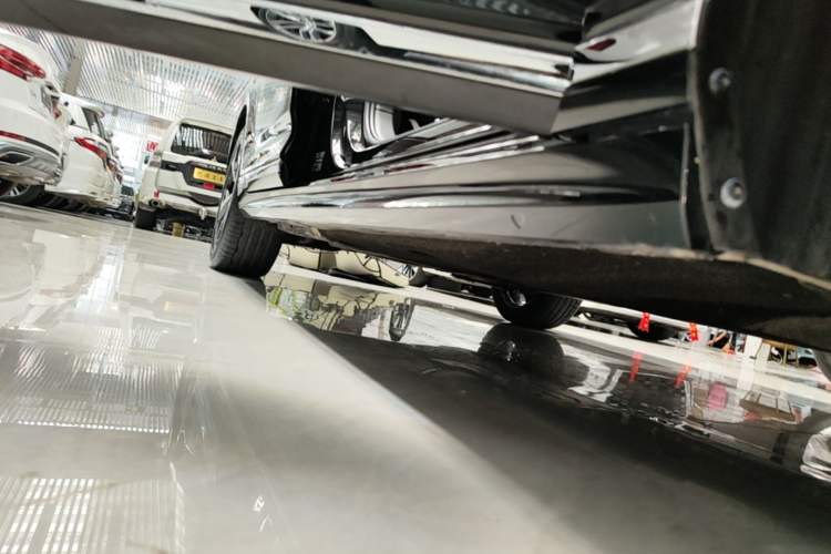 Used Volkswagen Magotan 2023 2 Million Units Commemorative Edition 330TSI DSG Luxury Version Right Side Sill