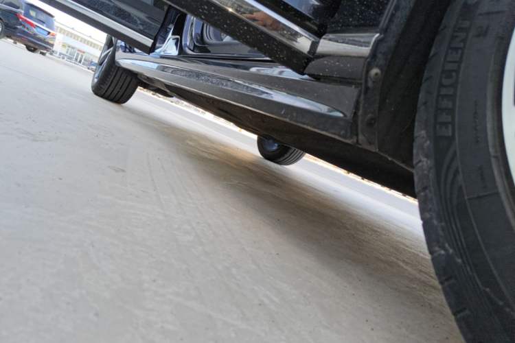 Used Volkswagen Magotan 2023 2 Million Units Commemorative Edition 330TSI DSG Luxury Version Right Side Sill