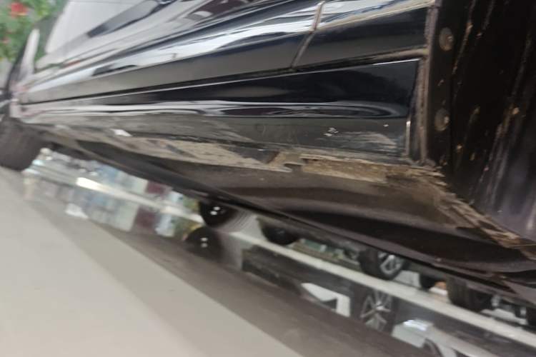 Used Volkswagen Magotan 2023 2 Million Units Commemorative Edition 330TSI DSG Luxury Version Right Side Sill