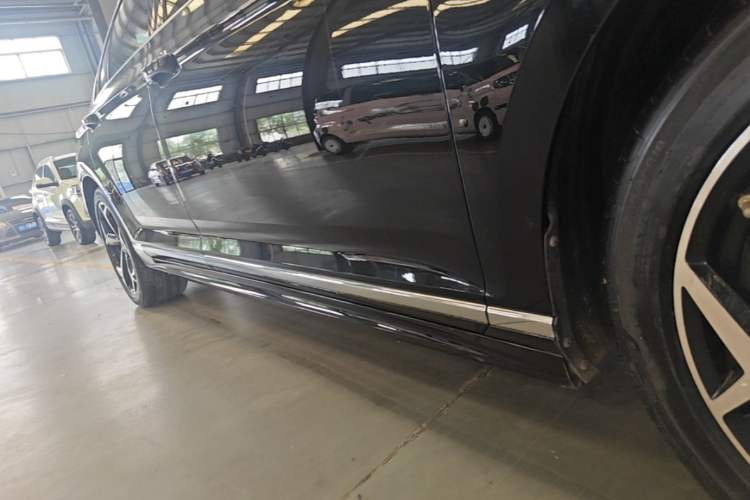 Used Volkswagen Magotan 2023 2 Million Units Limited Edition 330TSI DSG Leading Version Right Side Sill