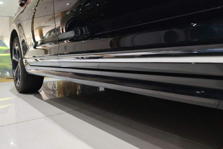 Used Volkswagen Magotan 2023 2 Million Units Limited Edition 330TSI DSG Leading Version Right Side Sill