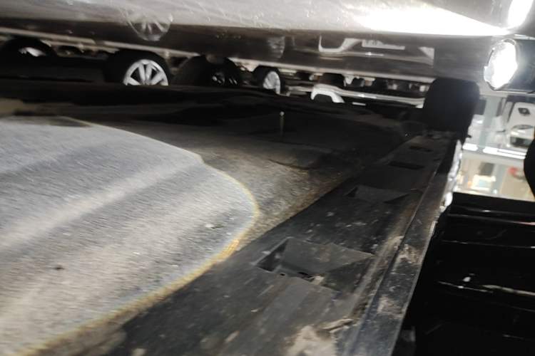 Used Volkswagen Magotan 2023 2 Million Units Commemorative Edition 330TSI DSG Luxury Version Right Side Sill