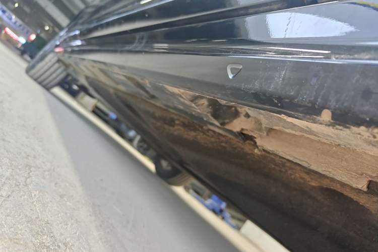 Used Volkswagen Magotan 2023 2 Million Units Commemorative Edition 330TSI DSG Luxury Version Right Side Sill