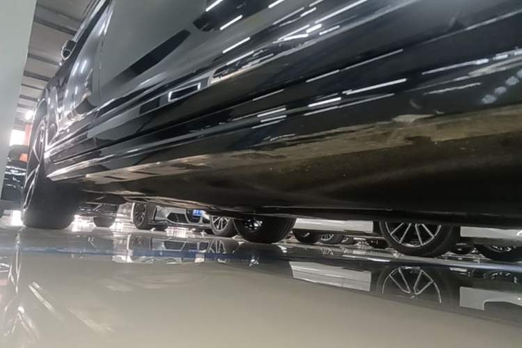 Used Volkswagen Magotan 2023 2 Million Units Limited Edition 330TSI DSG Leading Version Right Side Sill